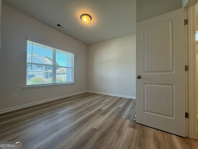 Building Photo - 202 sycamore dr