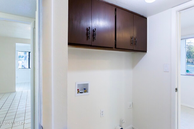 Building Photo - 1714 W Meadow Hills Dr