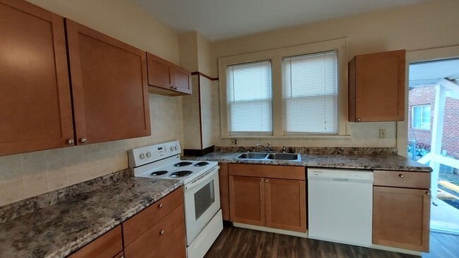 Building Photo - 98 W 8th Ave