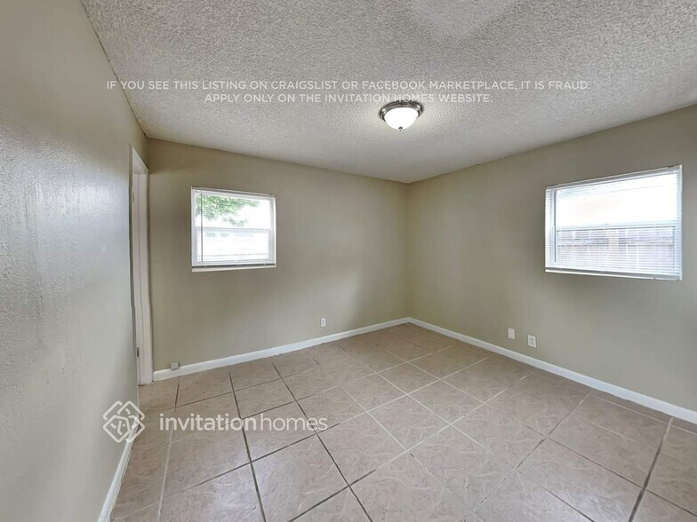 Building Photo - 328 SW 80th Terrace