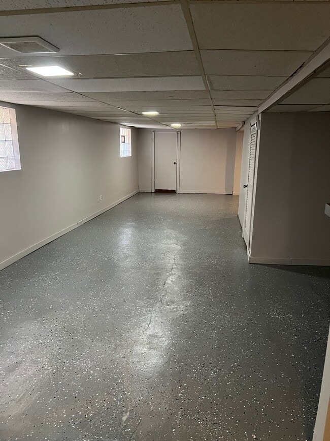 Building Photo - 1243 W 96th St