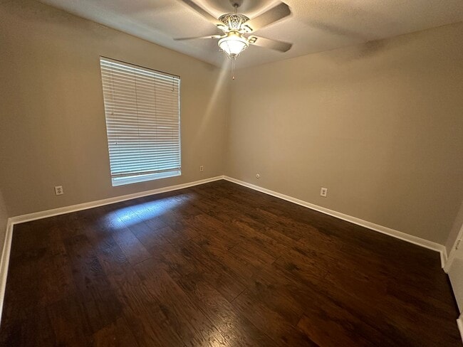 Building Photo - For Lease | 2 Bed, 2 Bath |863 Sq Ft | Wim...