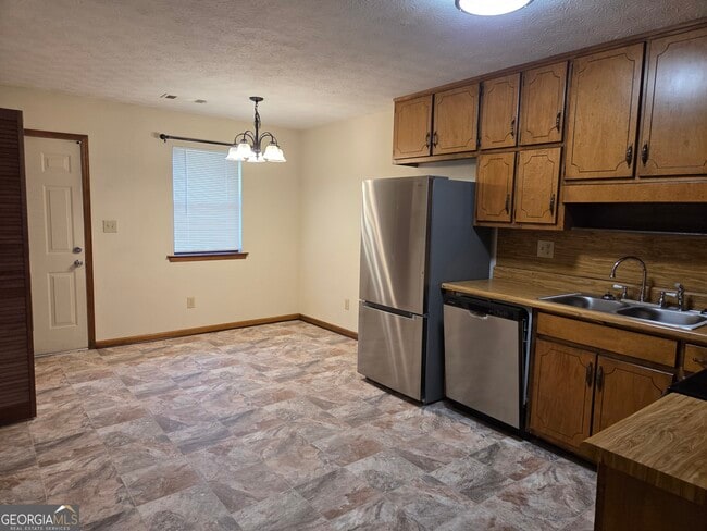 Building Photo - 8457 Pineland Dr