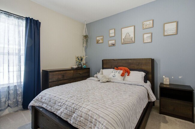 Building Photo - 4 Bedroom in CRESTVIEW!!