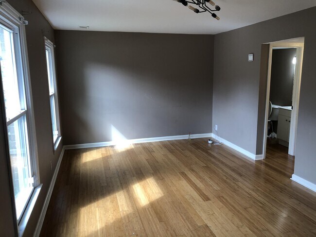 Building Photo - 205 Hedgewood Ct