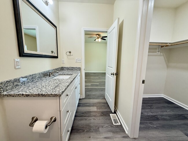 Building Photo - 1582 Hobbs Island Rd SE