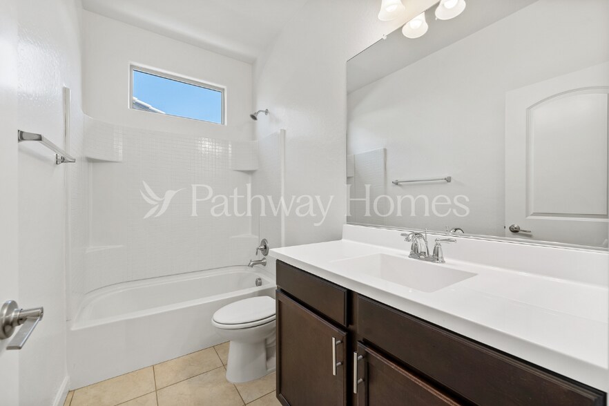 Building Photo - 18241 N Crestview Ln