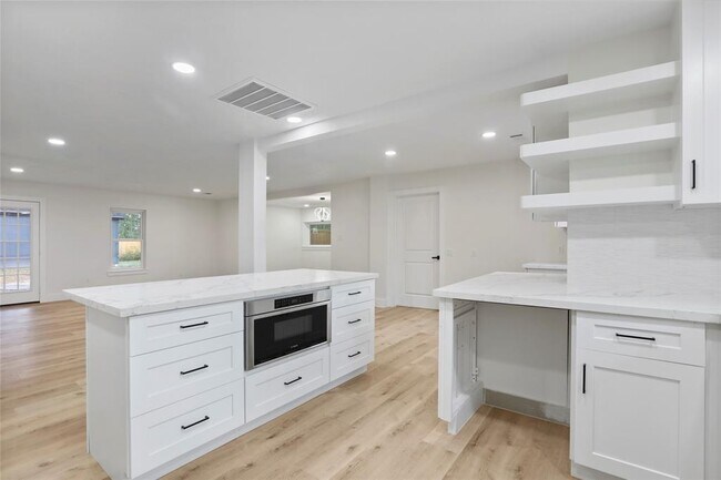 Building Photo - 1742 Hill Top Ln