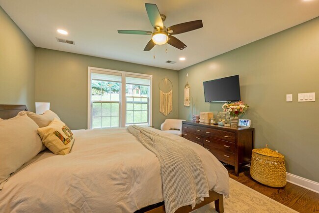 Building Photo - Magical Home with the Yard of Your Dreams!