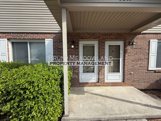 Building Photo - 1811 Meadowland Ln