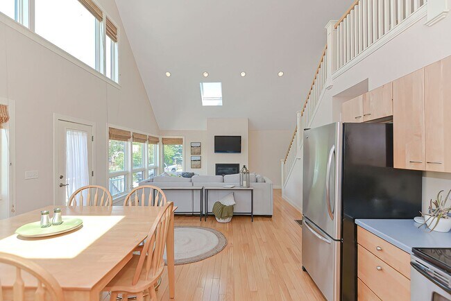 Building Photo - 4 Bryn Mawr Way