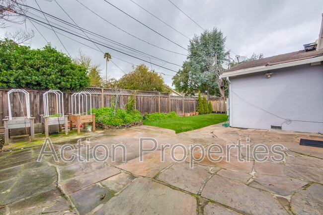 Building Photo - 1630 Alison Ave