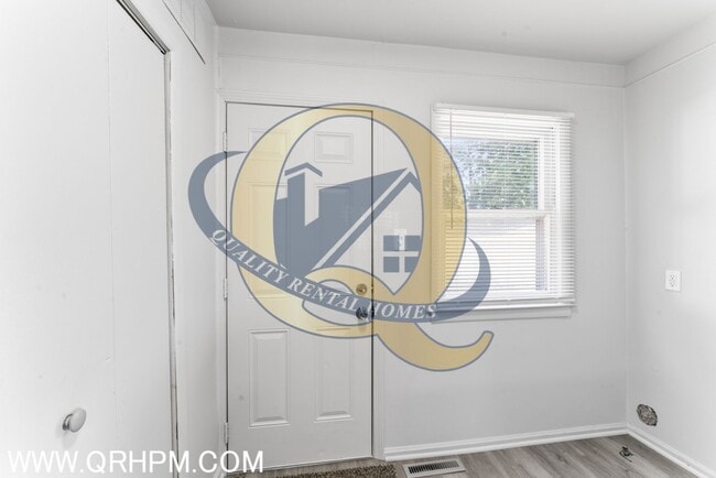 Building Photo - Available Now! - Lawn Maintenance Included