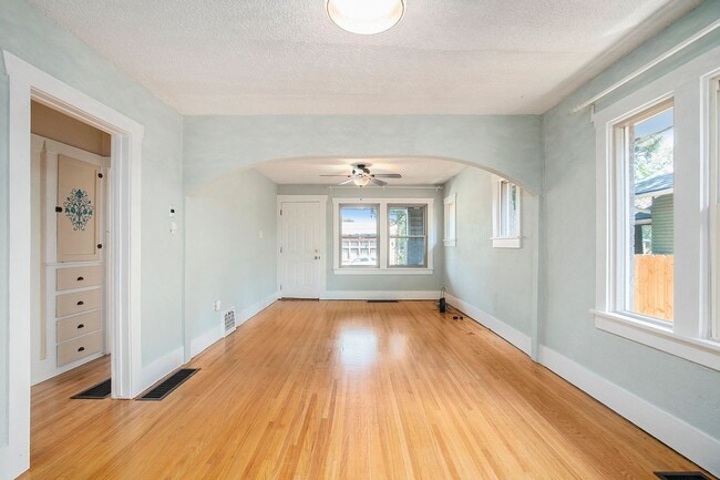 Building Photo - Charming 4Bed/2Bath Bungalow in Highlands