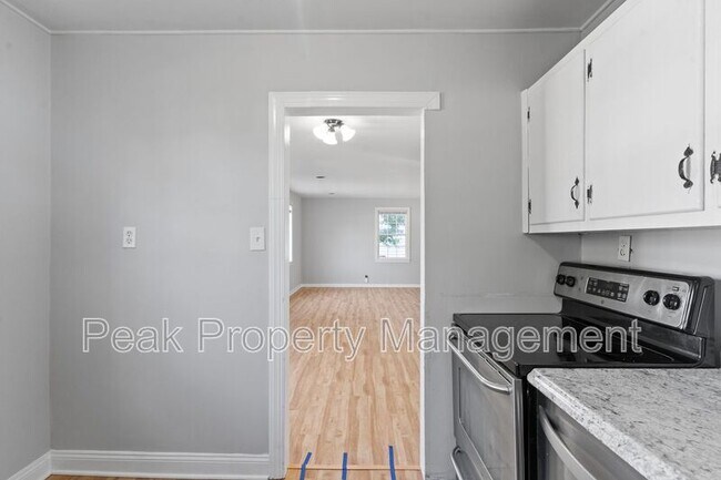 Building Photo - 115 S Holly Ave