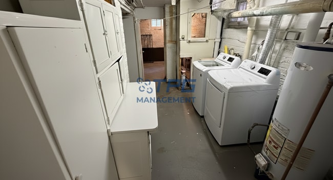 Building Photo - 121 Bentley Ave