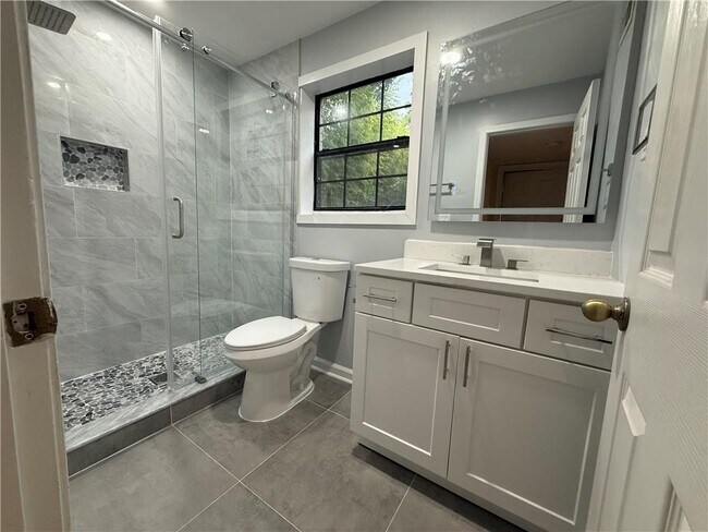 Building Photo - 410 Candler Park Dr NE