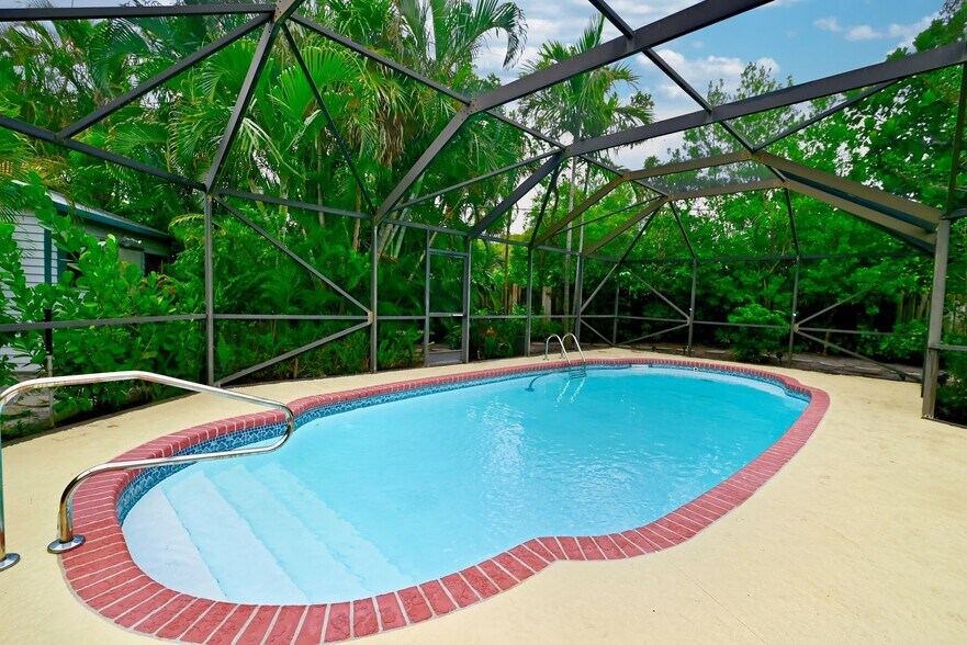 Building Photo - 129 Alhambra Pl