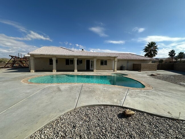Building Photo - Welcome to this 5 Bedroom 3 Bath Home!