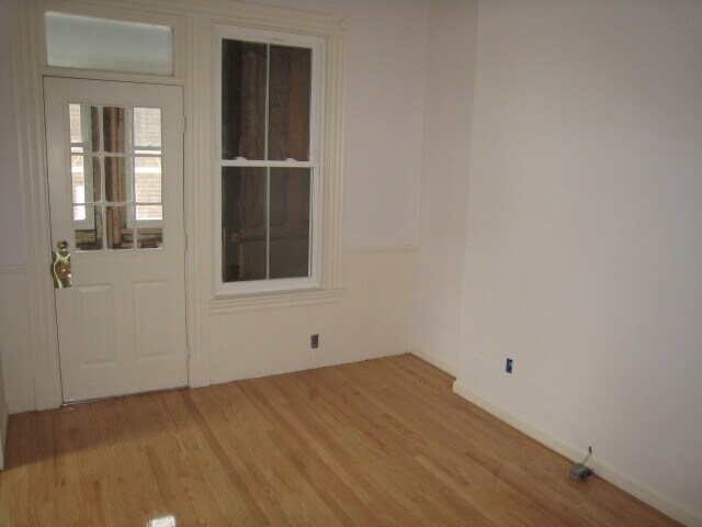 Building Photo - 41 Laurel St