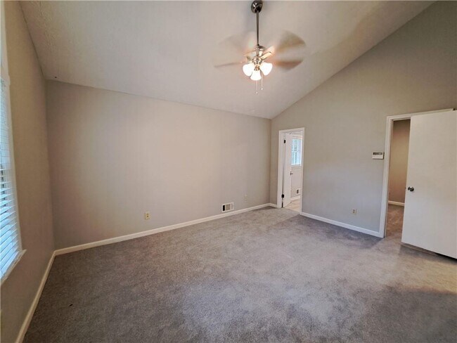 Building Photo - 844 Chandler Dr SW