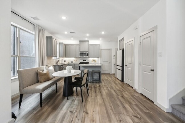 Building Photo - 615 Arapaho Dr