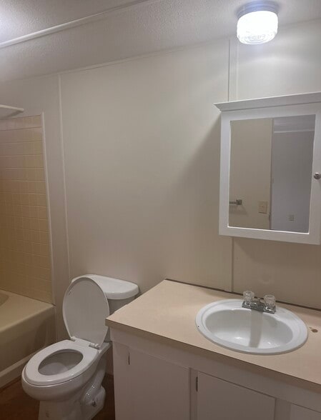 Building Photo - 299 Frank Hodges Dr