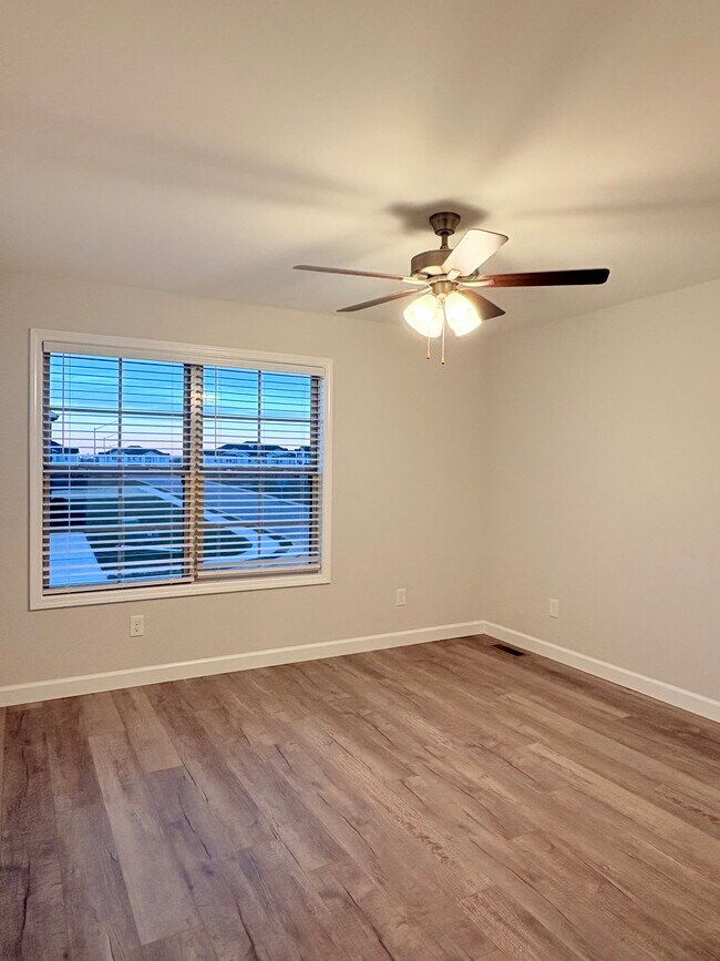 Building Photo - 869 Rodeo Ln