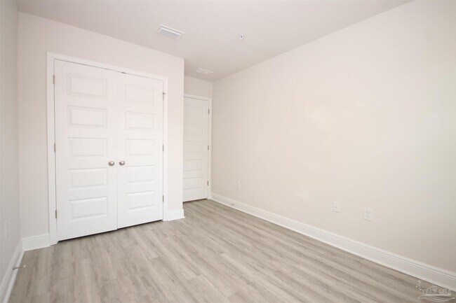 Building Photo - 8686 Meadow Flower Ln