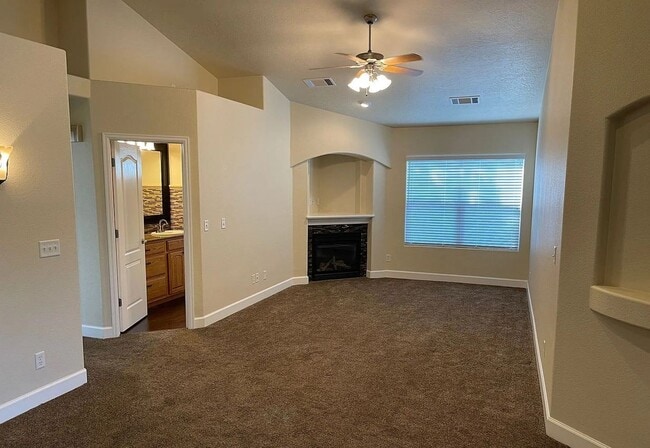 Building Photo - Beautiful 2bd/2ba Condo in West Greeley with Garage!