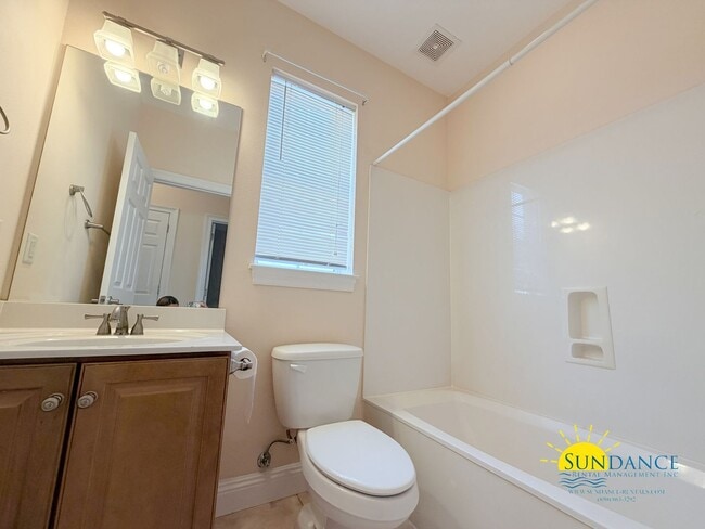 Building Photo - Natural Light Filled end unit 2-Story 3BR Niceville Home!