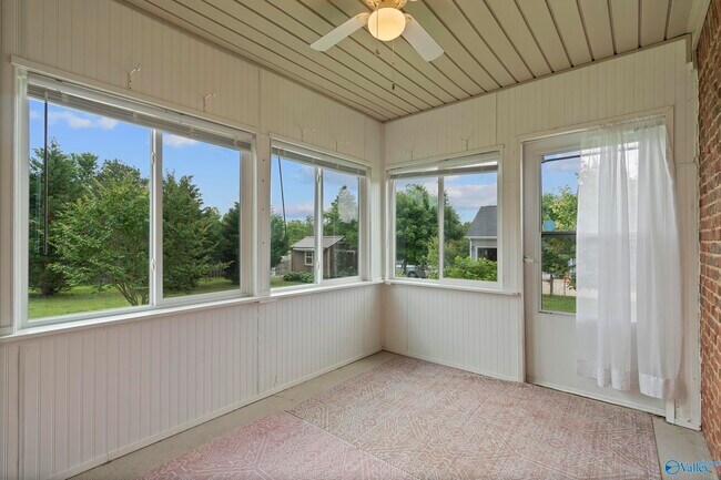 Building Photo - 108 Landings Way Dr