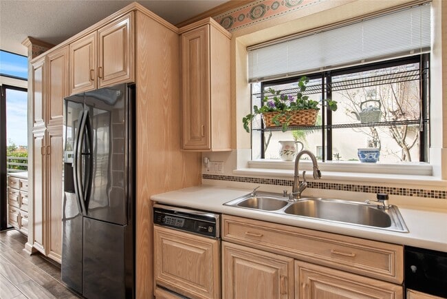 Building Photo - 2037 Enterprise Ave