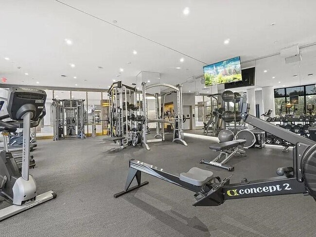 Building Photo - 2 Shore Ln