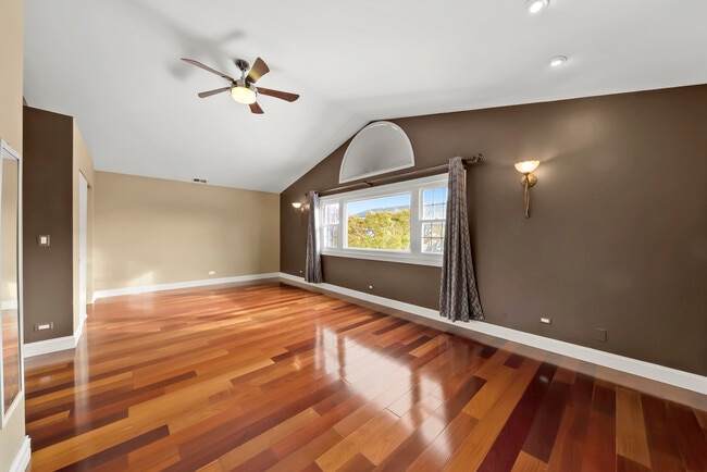 Building Photo - 7432 W Ainslie St