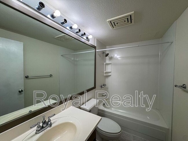 Building Photo - 94-1465-1465 Waipio Uka St