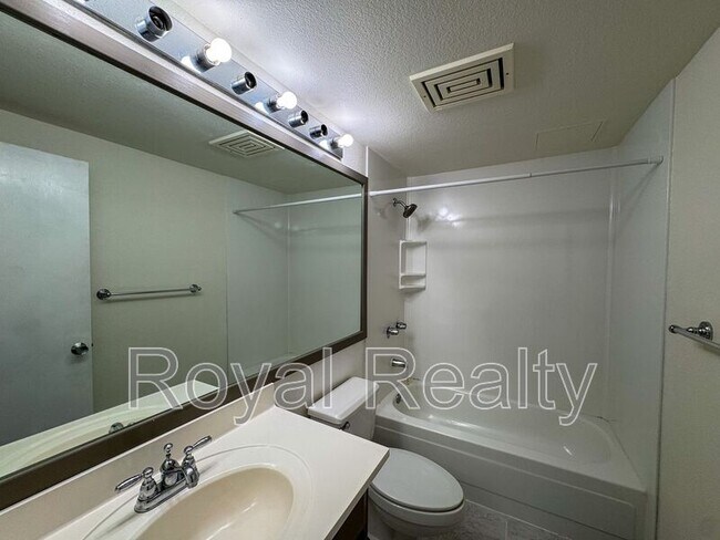 Building Photo - 94-1465 Waipio Uka St