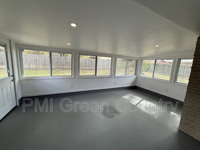 Building Photo - 2019 S Gum Ave