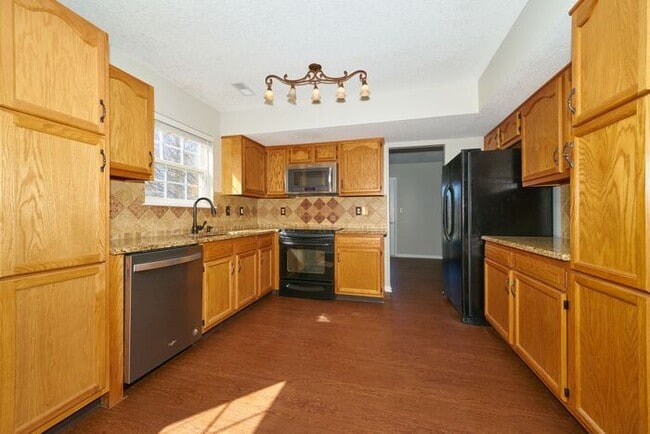 Building Photo - 4 Bedroom in Perry Township!
