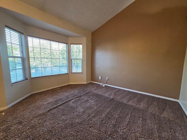 Building Photo - Charming Home in Woods Cross - Ready To Move!
