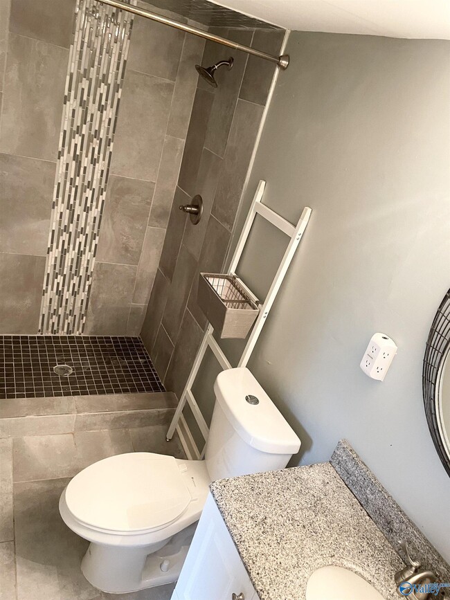 Building Photo - 612 Drummond Rd SW