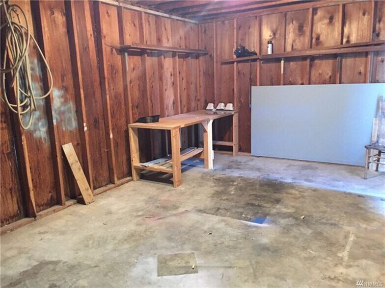GARAGE INSIDE - 258 Knolls Vista Dr