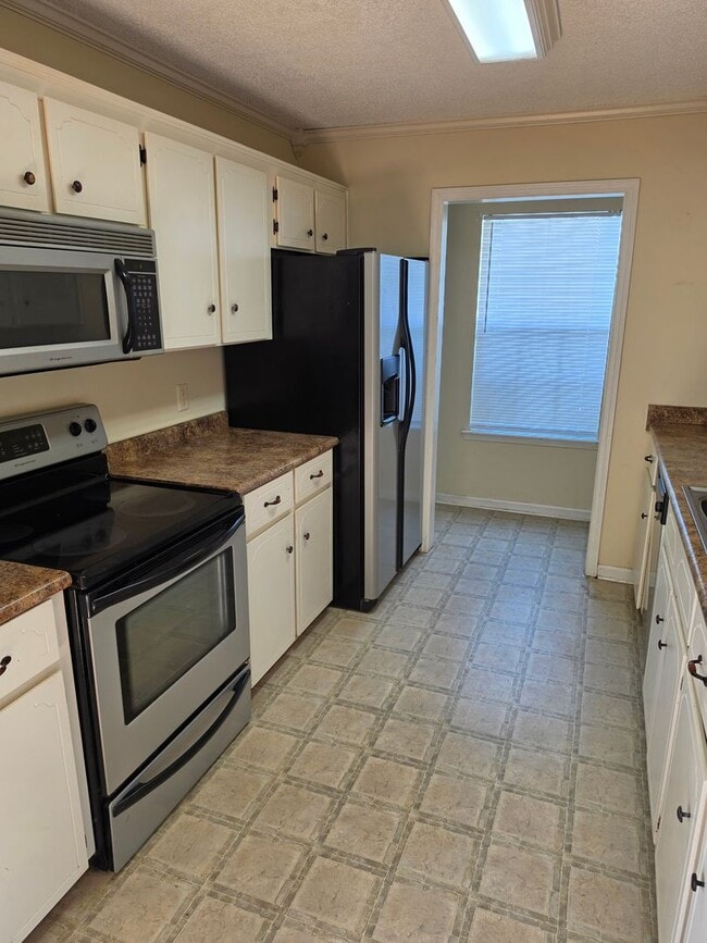 Building Photo - 620 Honey Ridge Ln