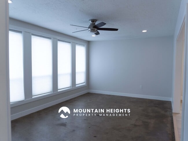 Building Photo - 8589 Kings Hill Dr