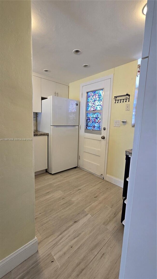 Building Photo - 3000 Marcos Dr