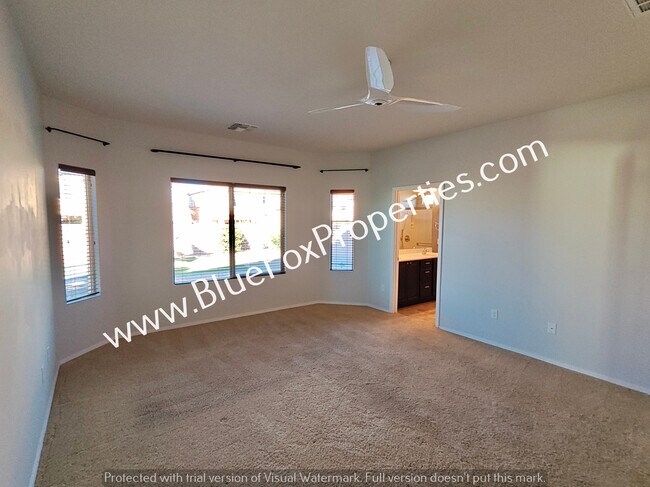 Building Photo - 11007 E White Sage Dr