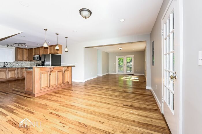 Building Photo - 501 Park Cir