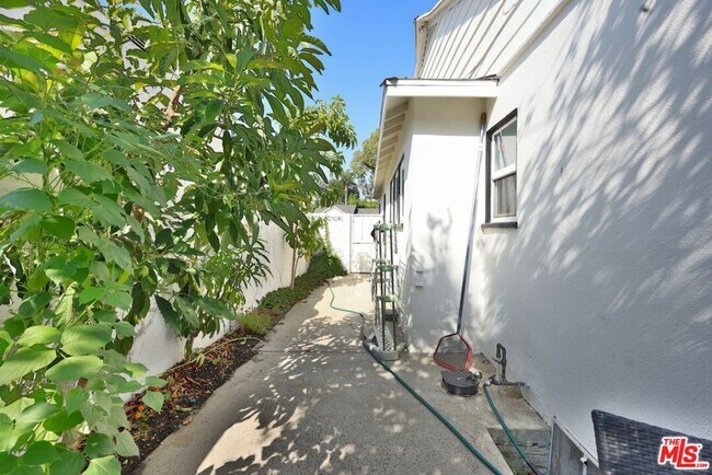 Building Photo - 12508 Sarah St