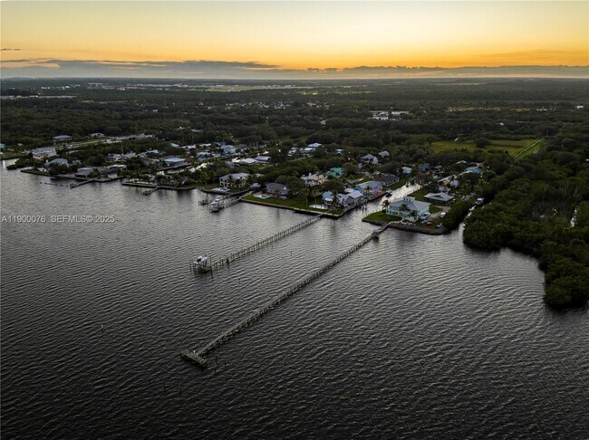 Building Photo - 474 Peninsula Dr