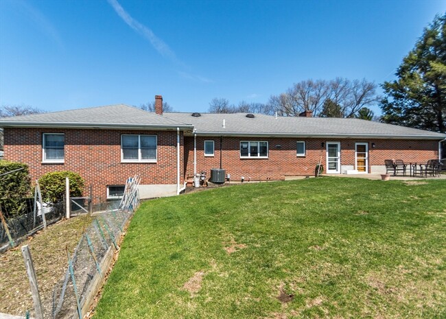 Building Photo - 80 Woodcliff Dr